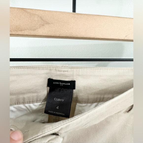 Ann Taylor Curvy Bermuda Shorts Beige Size 4 - Picture 5 of 6